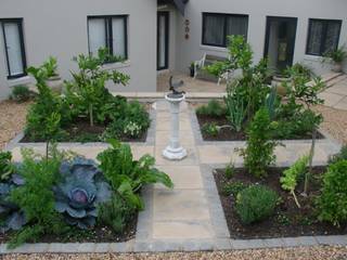 Contemporary herb and vegetable garden, Enchanting Gardens Enchanting Gardens Modern garden