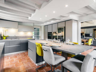 Une longuère mondernisée pour un rendu épuré, MadaM Architecture MadaM Architecture Modern kitchen