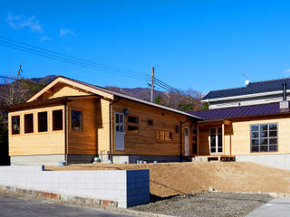 琵琶湖の家, URBAN GEAR URBAN GEAR Casas de madeira Madeira Acabamento em madeira