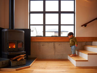 琵琶湖の家, URBAN GEAR URBAN GEAR Country style living room Solid Wood White