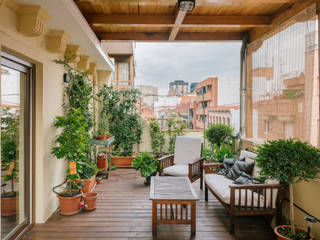 P36 Apartment, FRPO - Rodriguez & Oriol Arquitectos FRPO - Rodriguez & Oriol Arquitectos Modern balcony, veranda & terrace Wood effect