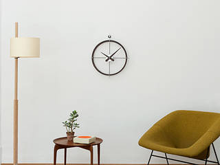 Living Room Wall Styling, Just For Clocks Just For Clocks Salas de estilo moderno Madera Acabado en madera