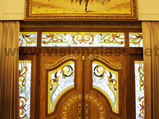 ประตูไม้สัก, บริษัท วิชั่นกลาส อินดัสทรีส์ จำกัด บริษัท วิชั่นกลาส อินดัสทรีส์ จำกัด Eclectic style doors Solid Wood Multicolored