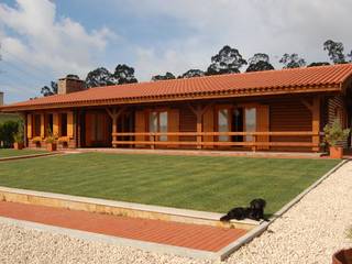 Casa unifamiliar pré-fabricada de 176m² em Vila Nova de Gaia, RUSTICASA RUSTICASA Casa di legno Legno massello Variopinto