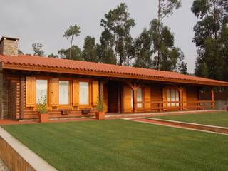 Casa unifamiliar pré-fabricada de 176m² em Vila Nova de Gaia, RUSTICASA RUSTICASA Wooden houses Solid Wood Multicolored