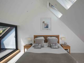 A Modern and Minimalist Seaside Property, LA Hally Architect LA Hally Architect Modern Bedroom