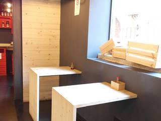 WOK & GO ristorante take away: Gastronomia in stile  di CARLO CHIAPPANI  interior designer