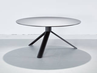 Tube table by Maarten Baptist, Maarten Baptist Maarten Baptist Moderne eetkamers Metaal