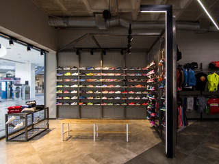 Sports Store, Isho Design Isho Design Commercial spaces