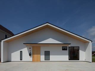 さんかく屋根の家/ Triangle Roof, 株式会社 井川建築設計事務所 株式会社 井川建築設計事務所 モダンな 家