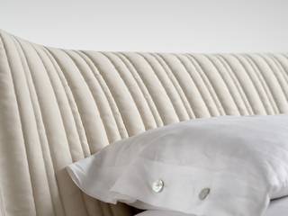 PRODUTOS ESPECIAIS: Cama Shellon, INTERDOBLE BY MARTA SILVA - Design de Interiores INTERDOBLE BY MARTA SILVA - Design de Interiores Classic style bedroom