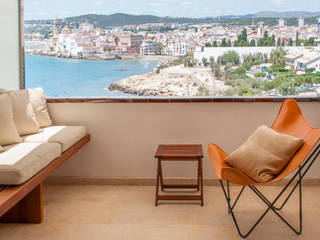 A residence with thrilling views over Sitges bay, Rardo - Architects Rardo - Architects Modern balcony, veranda & terrace