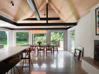 Shelter Island Country Home, andretchelistcheffarchitects andretchelistcheffarchitects Їдальня