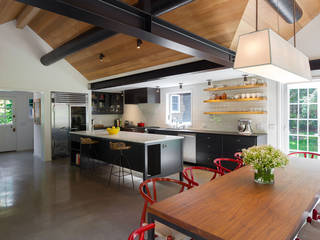 Shelter Island Country Home andretchelistcheffarchitects Industrial style dining room
