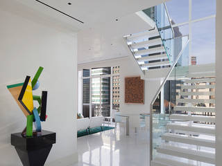 Park Avenue Duplex, andretchelistcheffarchitects andretchelistcheffarchitects Modern corridor, hallway & stairs