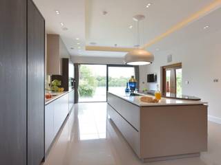 Mr & Mrs McLaughlin, Diane Berry Kitchens Diane Berry Kitchens Built-in kitchens Grey