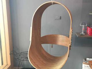 Swing chairs, CHENset 陳設 CHENset 陳設 Minimalistische woonkamers Massief hout Bont