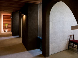 四塔七巣（ 4 towers 7 nests ）, group-scoop group-scoop Eclectic style corridor, hallway & stairs Solid Wood Grey