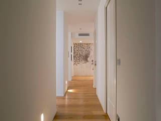 perfect fit, studio ferlazzo natoli studio ferlazzo natoli Minimalist corridor, hallway & stairs
