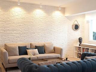 Reforma integral de vivienda en Lekeitio, Sube Interiorismo Sube Interiorismo Industrial style living room White