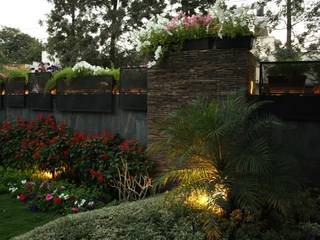 Residential Landscape , Artistic Design Works Artistic Design Works Jardines en la fachada