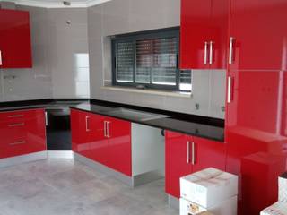 Cozinha Termolaminado Vermelho e Preto, Oliveira e Lucas Lda Oliveira e Lucas Lda Kitchen units