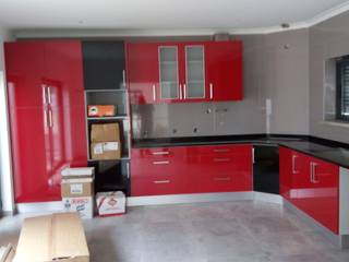 Cozinha Termolaminado Vermelho e Preto, Oliveira e Lucas Lda Oliveira e Lucas Lda Kitchen units