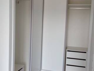 Roupeiro Lacado Branco, Oliveira e Lucas Lda Oliveira e Lucas Lda Modern style bedroom