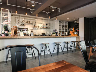 FUKUROU Cafe, 見和空間設計 見和空間設計 Commercial spaces Solid Wood Multicolored