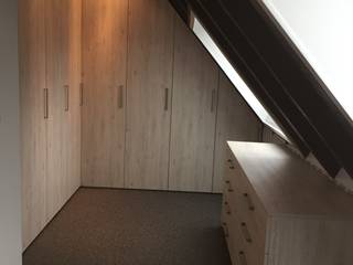 Einbauschrank in Dachschräge , Schrankprojekt GmbH Schrankprojekt GmbH Modern Dressing Room Wood effect