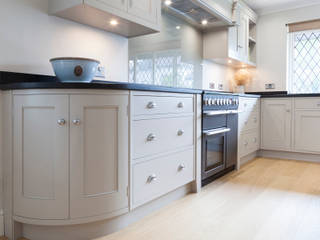 Cloverley Grove , Baker & Baker Baker & Baker Built-in kitchens