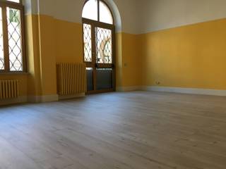 Pavimento laminato in HPL in una scuola di Roma, Soloparquet Srl Soloparquet Srl Bedrijfsruimten