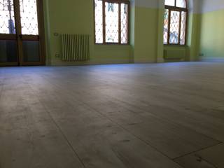 Pavimento laminato in HPL in una scuola di Roma, Soloparquet Srl Soloparquet Srl Bedrijfsruimten