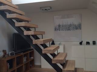 Treppe in Spitzboden, Treppenbau Biehler Treppenbau Biehler Moderne woonkamers Massief hout Bont