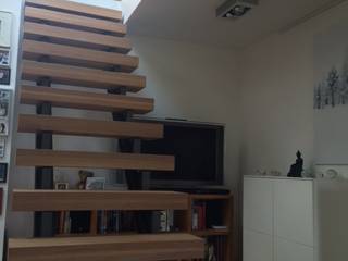 Treppe in Spitzboden, Treppenbau Biehler Treppenbau Biehler Moderne woonkamers Massief hout Bont