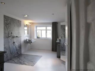 Projekt 03, RAUM+ RAUM+ Minimalist style bathroom Granite