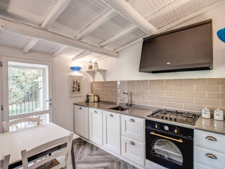 VILLINO (PORTO ERCOLE - GR), Gian Paolo Guerra Design Gian Paolo Guerra Design Classic style kitchen