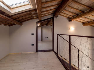 SOPPALCO IN CENTRO STORICO, Bartolucci Architetti Bartolucci Architetti Moderne Wohnzimmer Holznachbildung