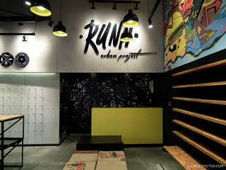 Tienda RUNA, SXL ARQUITECTOS SXL ARQUITECTOS مساحات تجارية مزيج خشب وبلاستيك