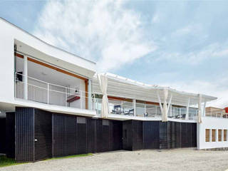 Casa de playaZZ / ZZ Beach House (2013 - 14), Lores STUDIO. arquitectos Lores STUDIO. arquitectos Single family home Concrete White