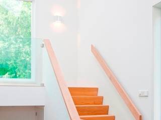 Trappenhuis, Archstudio Architecten | Villa's en interieur Archstudio Architecten | Villa's en interieur Modern corridor, hallway & stairs Wood Wood effect