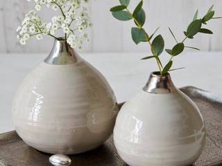 A Place For Your Flowers, Spacio Collections Spacio Collections Living room Ceramic