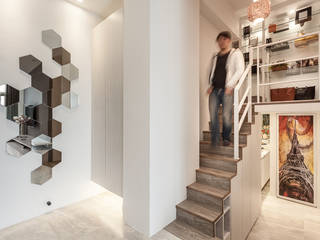 18年老屋翻新 新婚夫妻の時尚雅居, E&C創意設計有限公司 E&C創意設計有限公司 Minimalist corridor, hallway & stairs