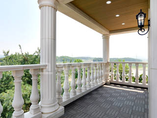 homify Country style balcony, veranda & terrace