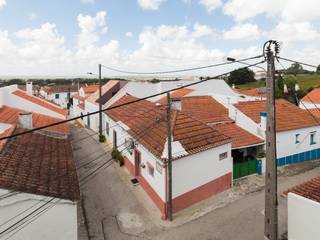 House with Three Courtyards, EXTRASTUDIO EXTRASTUDIO 地中海風 家