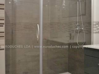 Divisória Porta + Fixo, Euroduches Lda. Euroduches Lda. Modern style bathrooms Glass