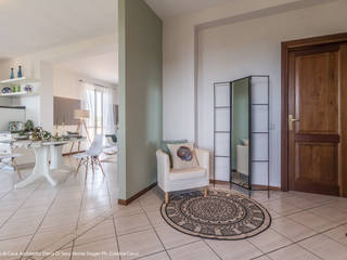 MARIA LAKE, Sapere di Casa - Architetto Elena Di Sero Home Stager Sapere di Casa - Architetto Elena Di Sero Home Stager الممر الحديث، المدخل و الدرج