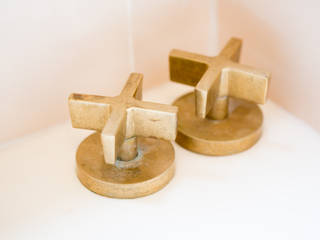 Quirky Flat : Hackney Eclectic style bathroom by Cassidy Hughes Interior Design Eclectic