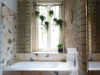 Quirky Flat : Hackney Eclectic style bathroom by Cassidy Hughes Interior Design Eclectic