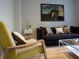 Cosy Escape : Westbourne Park Eclectic style living room by Cassidy Hughes Interior Design Eclectic